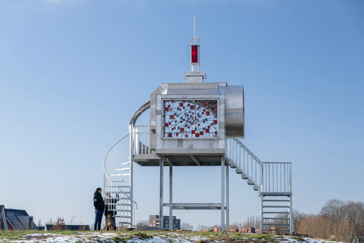 'Take Off' 2024, aluminium, gegalvaniseerd staal en plexiglas, 5 x 5 x 8,5 m.
